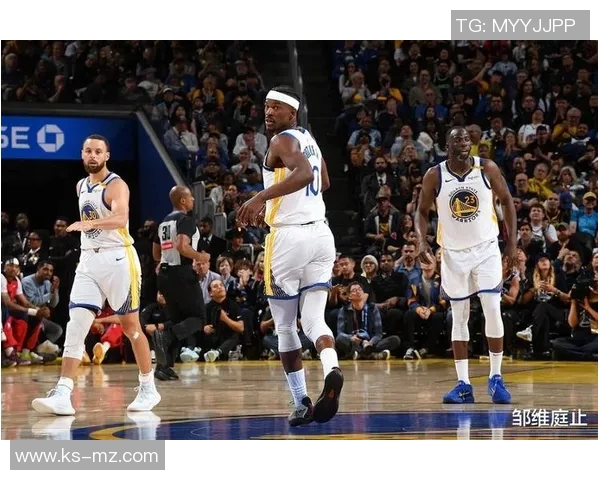 金州勇士队库里巴特勒英雄联盟发威，合力击溃洛杉矶快船队